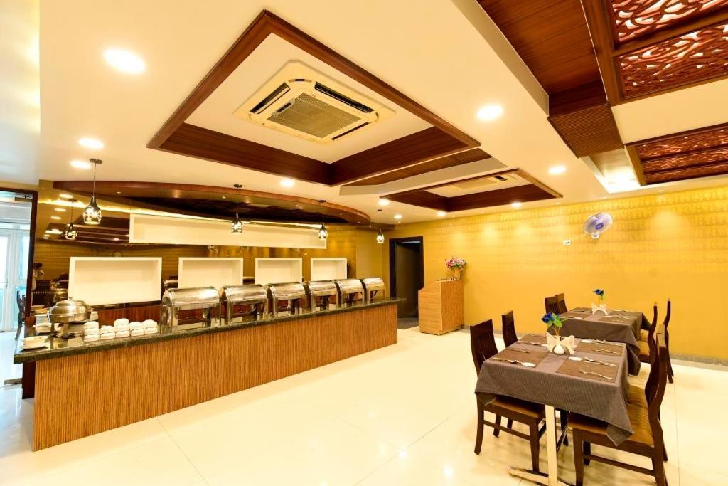 Hotel Jataka Inn Бодх-Гая Екстер'єр фото