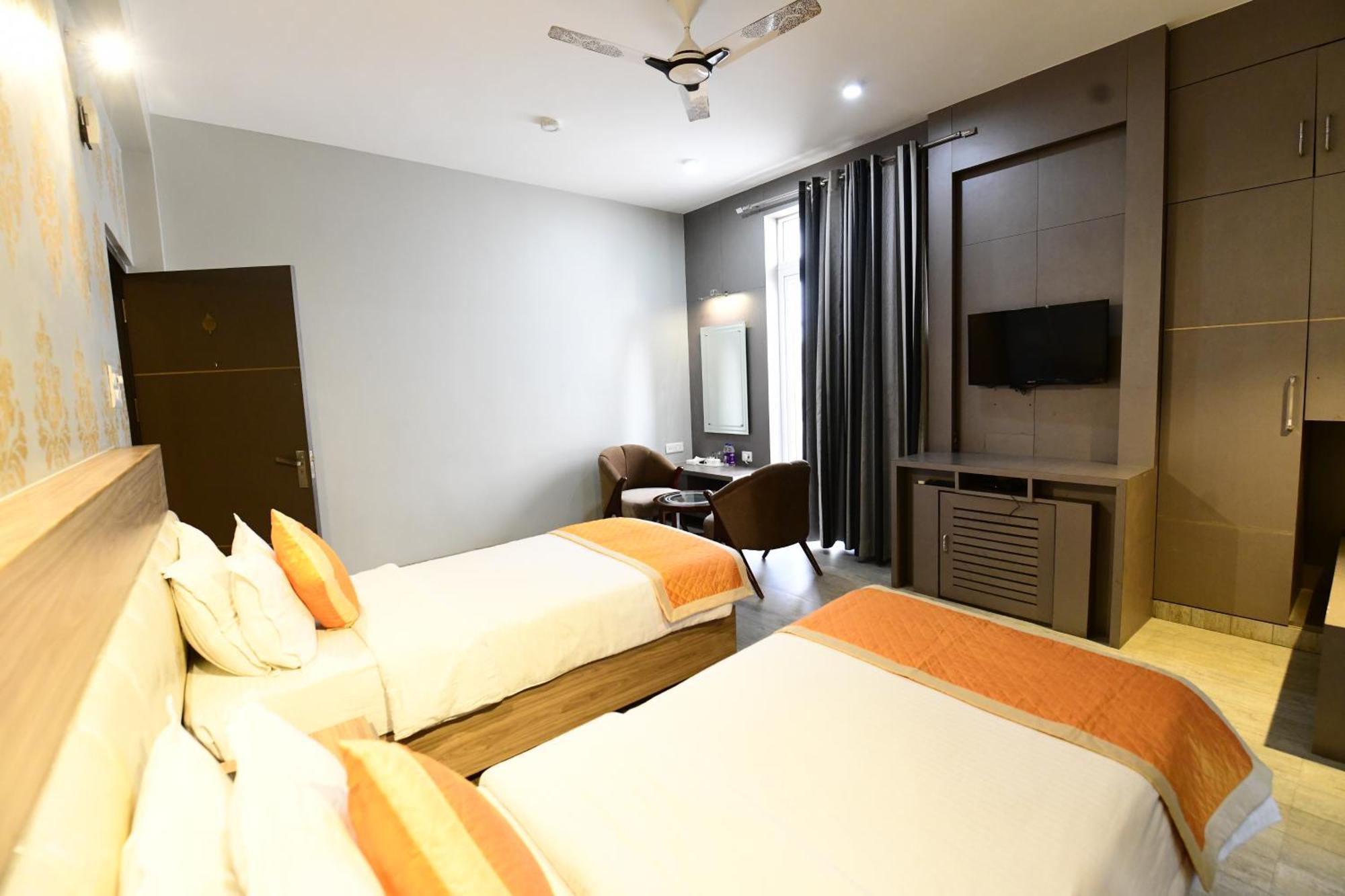Hotel Jataka Inn Бодх-Гая Екстер'єр фото