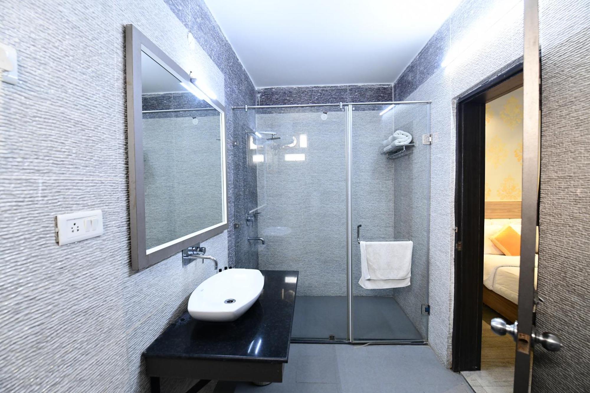 Hotel Jataka Inn Бодх-Гая Екстер'єр фото